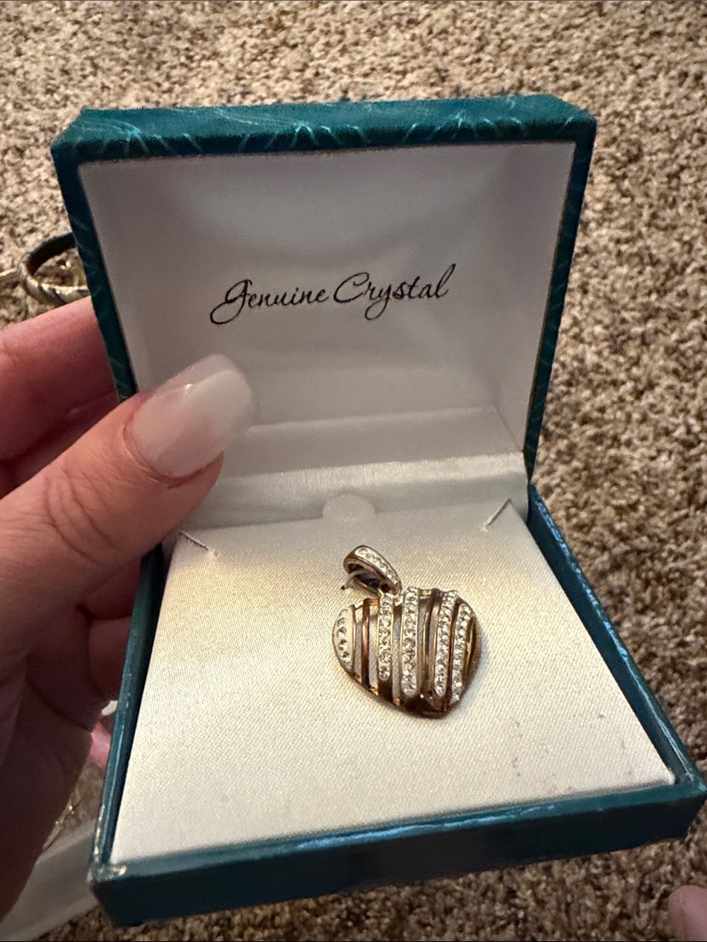 Lot of Gold Tone Jewelry - Picture 3 of 15